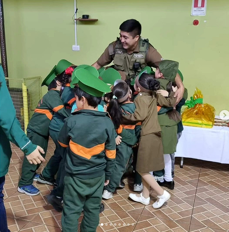 Niños compartiendo y colaborando en el After School